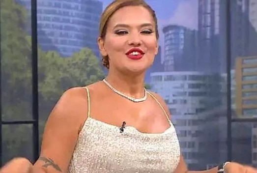 Konser için tekneyle yola çıkan Demet Akalın kaza geçirdi! Tekne battı... Ekibiyle zor anlar yaşadı - Resim: 1