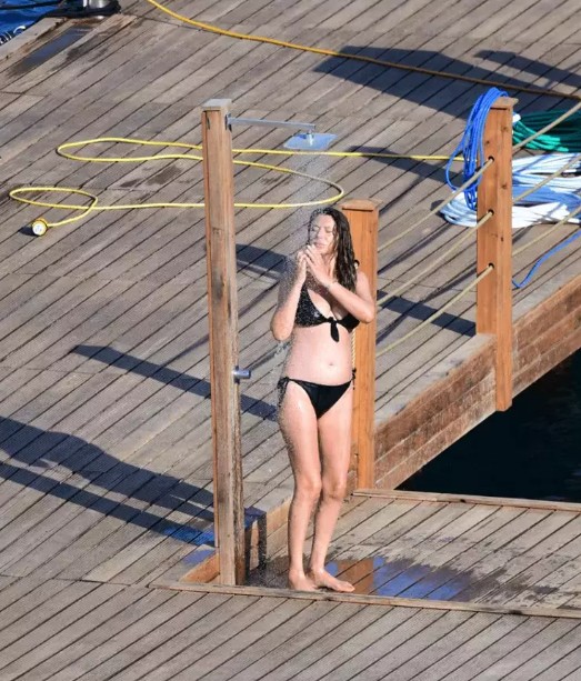 'Benim oyumla çobanın oyu bir mi?' sözüyle gündeme gelen model Aysun Kayacı yıllar sonra görüntülendi - Resim: 15