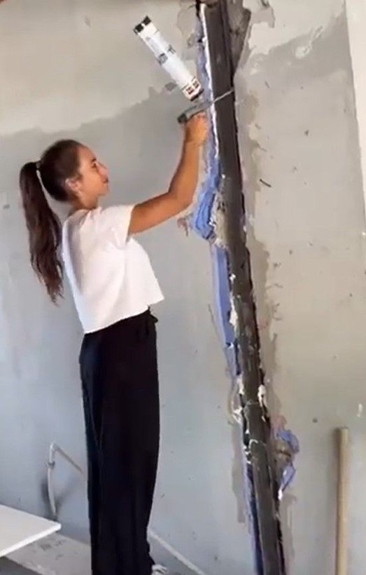 Gözümüzün önünde büyüyen Zehra işe başladı! Hülya Avşar ve Kaya Çilingiroğlu'nun kızları Zehra Çilingiroğlu şantiye şantiye geziyor - Resim: 11