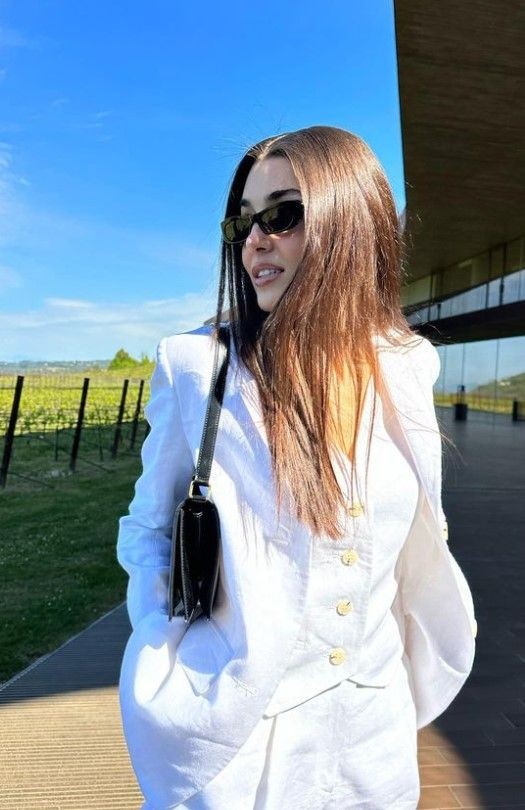 Gözde playboy Hakan Sabancı ile aşk yaşayan ünlü oyuncu Hande Erçel'in acı günü! En yakını hayatını kaybetti - Resim: 10