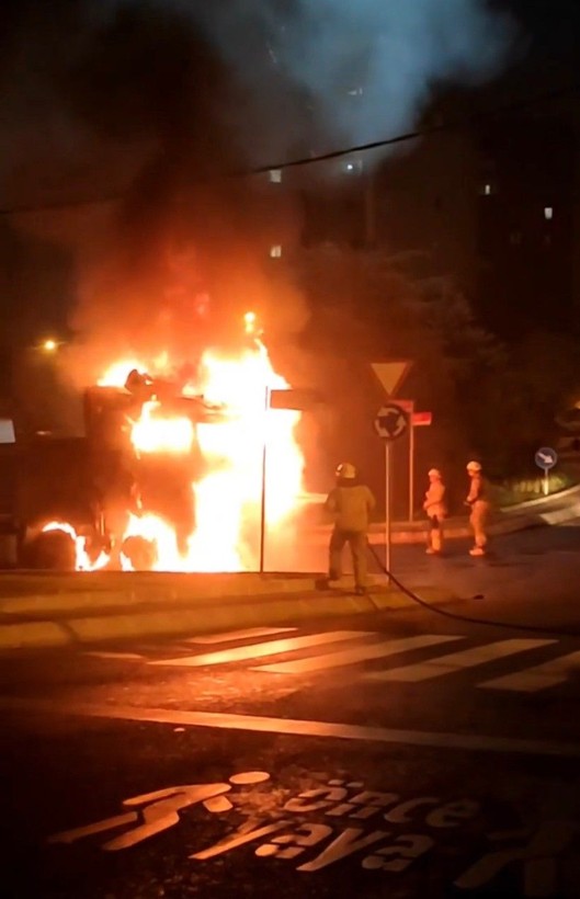 İstanbul Kağıthane'de gerçekleşen yangında kundaklama iddiası! - Resim: 1