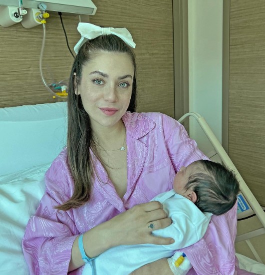 Fulya Zenginer taşınacağı cam tavanlı lüks evini paylaştı! Fiyatı dudak uçuklattı - Resim: 3