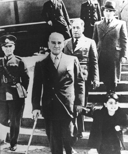 23 Nisan Ulusal Egemenlik ve Çocuk Bayramı'nda çocuklarla Atatürk! - Resim: 15