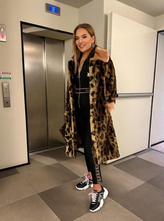 Demet Akalın 'Yaşlanmışsın' yorumunu görünce ağzını bozdu! Takipçilerine verdiği skandal yanıt ağızları açık bıraktı! 'Bu çirkinlikle gö...' - Resim: 8