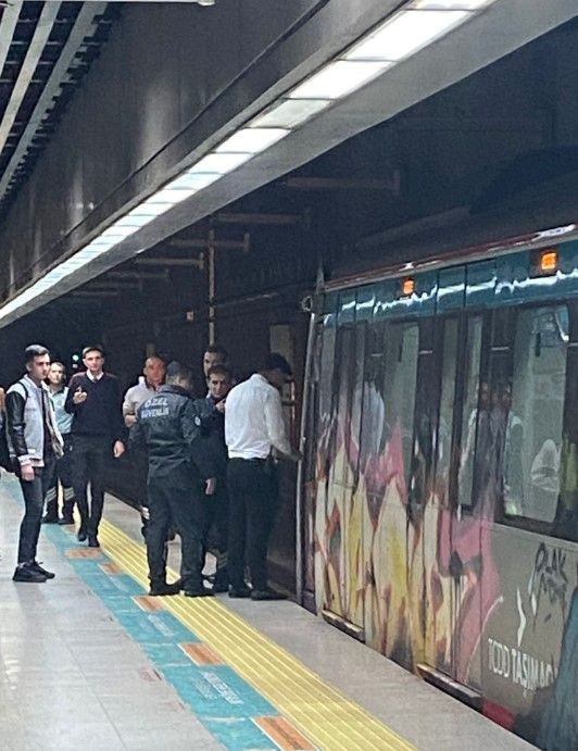Son dakika! Marmaray'da bir genç intihar etti - Resim: 2