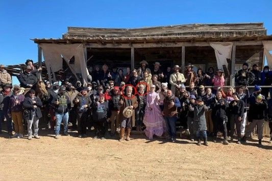 Rus film setinde katil olan Alec Baldwin davasında flaş gelişme! Savcılıktan açıklama: Silah eğitiminde telefonla konuşuyordu - Resim: 9