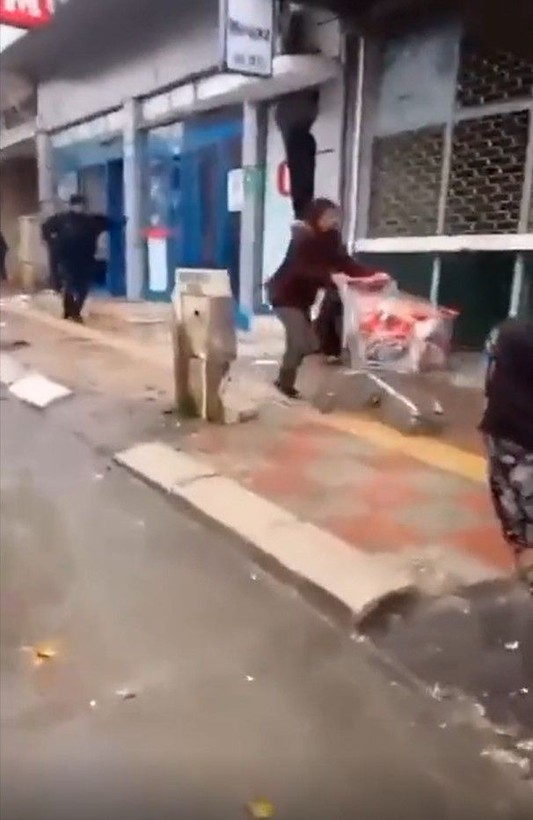 Son dakika deprem haberleri... Hatay'da yağma başladı! TV bile çaldılar - Resim: 7