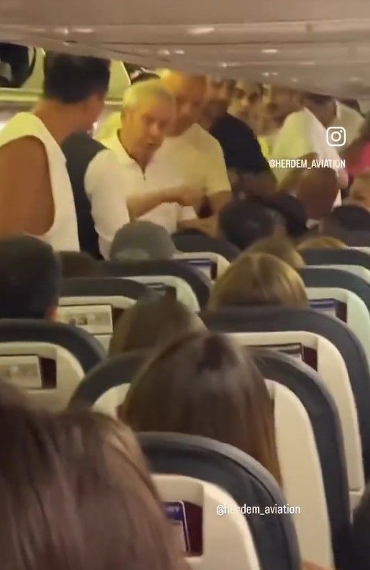 Aziz Yıldırım'ın olduğu uçakta kavga! Yıldırım araya girdi: Huzur bozuyorsunuz, bizi bulaştırmayın - Resim: 2