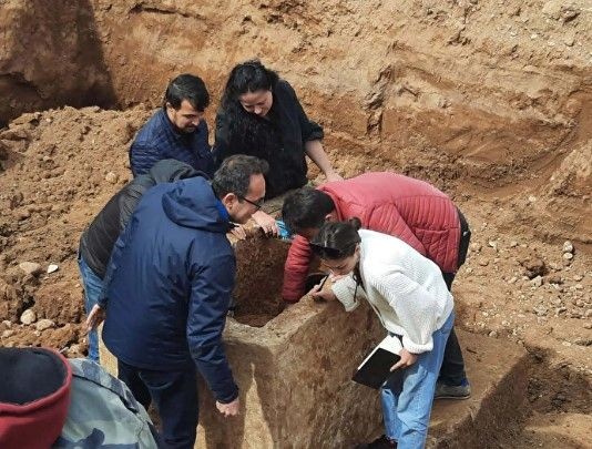 İnşaat kazısında kepçeye takıldı! Küplerden çıkanlar şoke etti - Resim: 2