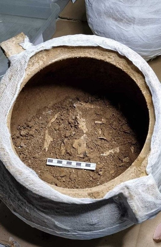 İnşaat kazısında kepçeye takıldı! Küplerden çıkanlar şoke etti - Resim: 9