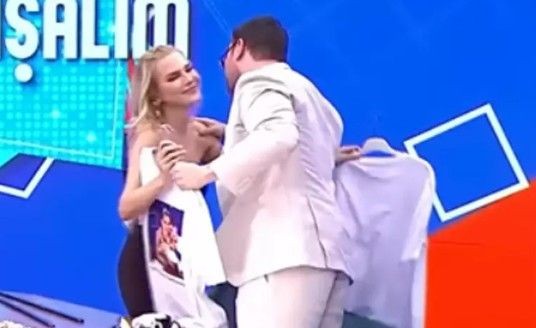 Ece Erken 'Eniştem' dediği Sinan Akçıl ile el ele görüntülendi - Resim: 4