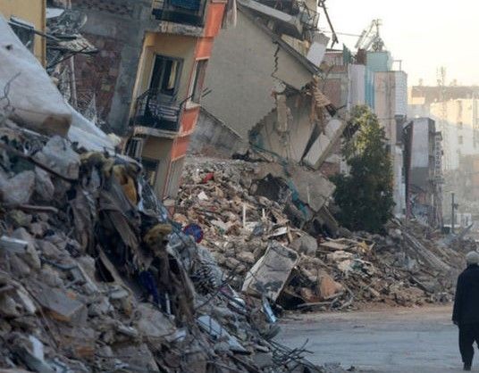 Minik Serçe Sezen Aksu depremzedelerin yarasını sarmaya koştu - Resim: 10