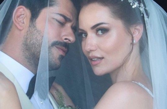 Burak Özçivit Fahriye Evcen'i hediyeye boğmaya devam ediyor! 2. bebek hediyesi tam 10 milyon! Bakın Karan'ın kardeşi minik Kerem kime benziyor - Resim: 1