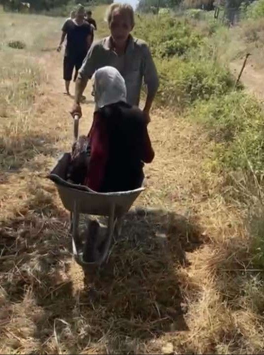 Böyle komşu düşman başına: 'Yol benim arsamda' deyip yolu kapattı - Resim: 1