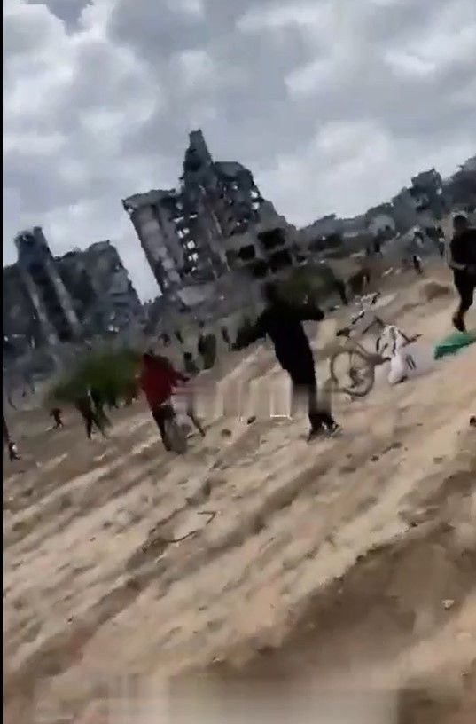 Gazze'de paraşütler açılmayınca kaos yaşandı: Çok sayıda ölü ve yaralı var - Resim: 5