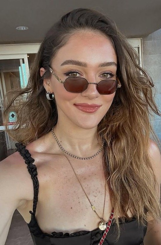Kaptan Zehra Güneş'in Vegas çıkarması! Sütyen etek kombinine yorum yağdı - Resim: 9