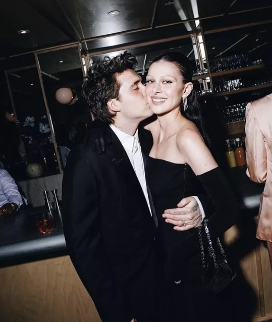 Brooklyn Beckham, yeniden eşi Nicola Peltz'in dövmesini yaptırarak gündem oldu - Resim: 11