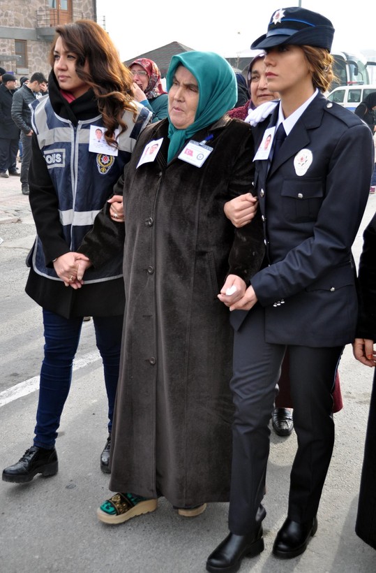 Beşiktaş'taki saldırıda şehit olan polis Yasin İke'nin annesi, hayatını kaybetti - Resim: 6