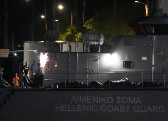 Yunanistan'da yılın en ölümcül göçmen faciasında kahreden iddia! Teknede 100 çocuk mu var? - Resim: 8