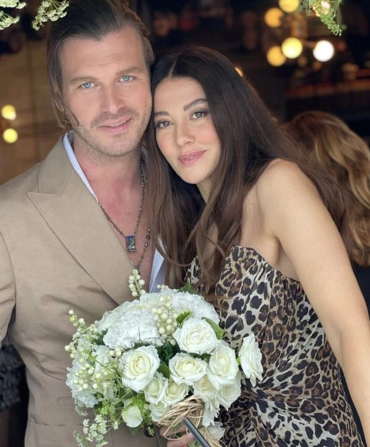 Aile dizisinde Kıvanç Tatlıtuğ ve Serenay Sarıkaya'nın öpüşme sahnesi sonrası Başak Dizer resti çekti mi? - Resim: 5