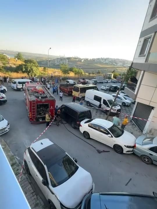 Başakşehir'de kontrolden çıkan vinç 18 araca çarptı - Resim: 2