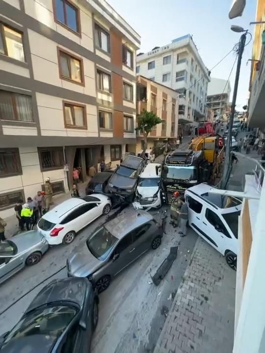 Başakşehir'de kontrolden çıkan vinç 18 araca çarptı - Resim: 4