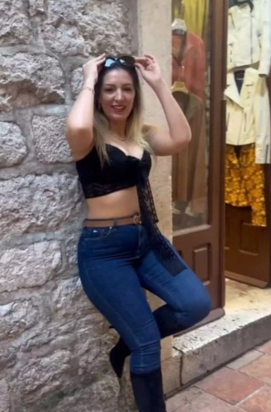 Fidan öğretmen yine gündemde! Dekolteli pozunu "Yeni mesleğim bu olsun mu" diye paylaştı - Resim: 7
