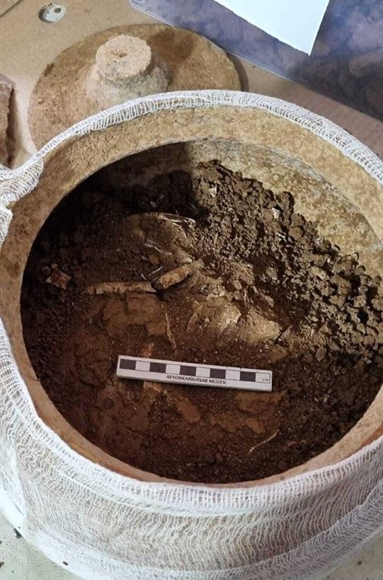 İnşaat kazısında kepçeye takıldı! Küplerden çıkanlar şoke etti - Resim: 7