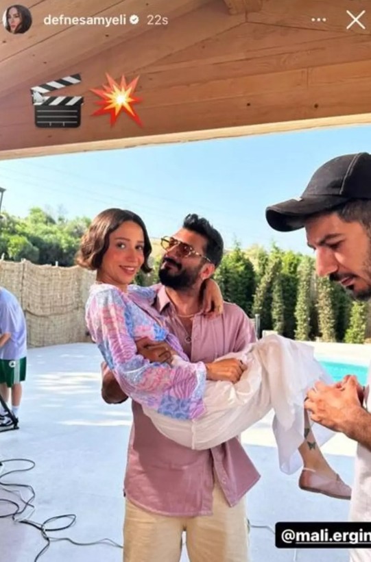 Defne Samyeli sevgilisi Çağrı Telkıvıran'ın Zeynep Bastık'ı kucağına aldığı anları paylaştı! Bu görüntüler sosyal medyada çok konuşuldu - Resim: 9