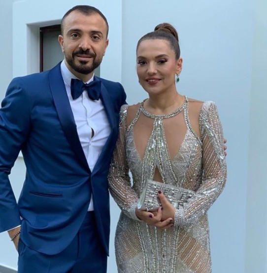 Sosyal medyada Demet Akalın'a gelen 'işsiz güçsüz' yorumu çileden çıkardı! Çiftten yanıt gecikmedi - Resim: 2
