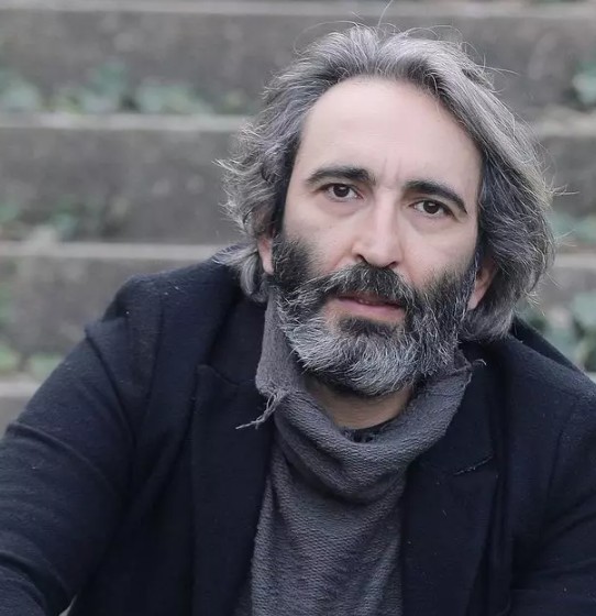 Sette sürpriz aşk! Fırat Tanış kiminle aynı evde yaşıyor? Gönlünü yönetmen arkadaşına kaptırdı - Resim: 3