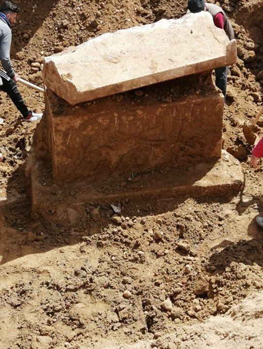 İnşaat kazısında kepçeye takıldı! Küplerden çıkanlar şoke etti - Resim: 5