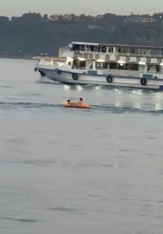 Sarıyer'de denize açılan çocuklar yürekleri ağızlara getirdi - Resim: 6