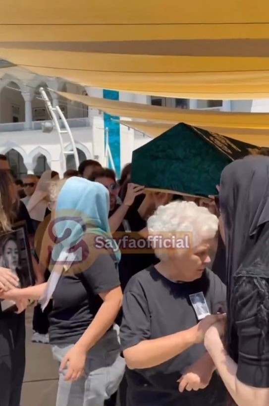 Nihal Candan son yolculuğuna uğurlandı! Annesi ve kardeşi feryat etti - Resim: 8