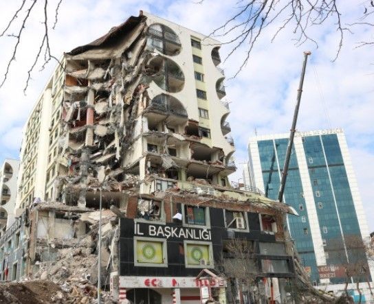 6 Şubat depremlerinde Diyarbakır'da depremde enkaza dönen Galeria Sitesinin 3 müteahhidi ile mühendisi hakim karşısında - Resim: 2