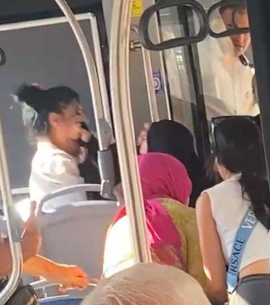 Çarşaflı anneye otobüste saldırı: Defolun bu ülkeden - Resim: 3