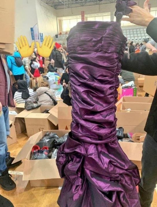 Olmaz olsun böyle yardım! Depremzedeler için gönderilen yardım kolisinden abiye, mayo, topuklu ayakkabı çıktı! - Resim: 2
