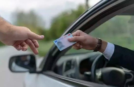 Ehliyeti olanları ilgilendiriyor! Ehliyetsiz kullanılmış sayılıyor, 4 bin TL cezası var - Resim: 5