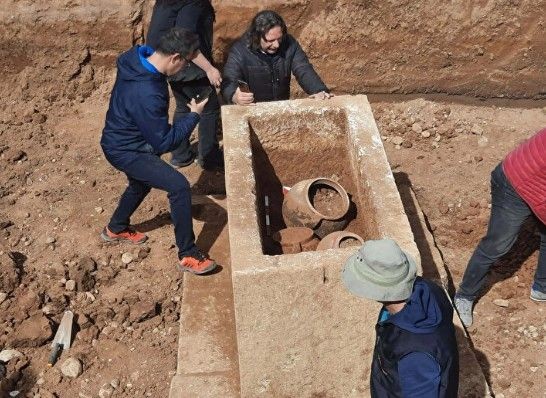 İnşaat kazısında kepçeye takıldı! Küplerden çıkanlar şoke etti - Resim: 1