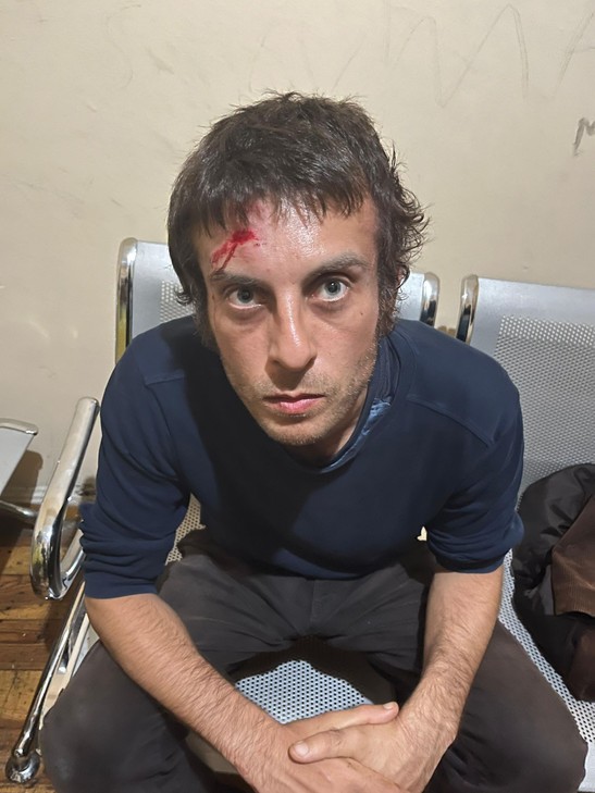 İstiklal Caddesi’nde polise bıçaklı saldırı kamerada - Resim : 2