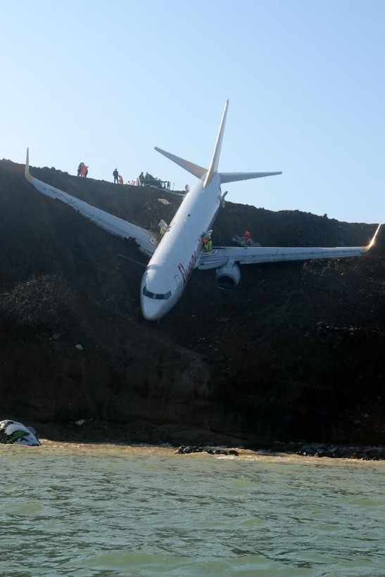 Trabzon'da pistten çıkan Pegasus uçağı büyük panik yaratmıştı! Uçağın pilotu yardımcısını suçlu buldu - Resim: 14
