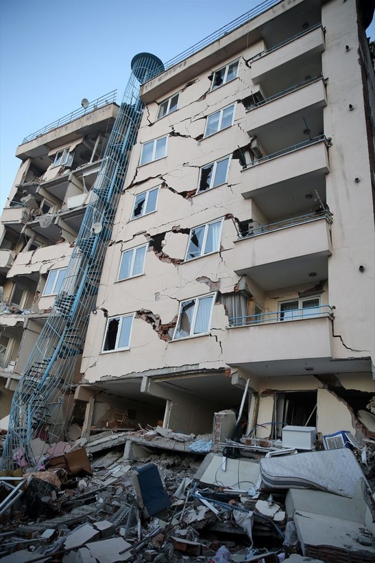 Artçılar devam ediyor! Daha büyük bir deprem olur mu? Uzmanlardan "hasarlı binalara girmeyin" uyarısı! - Resim: 5
