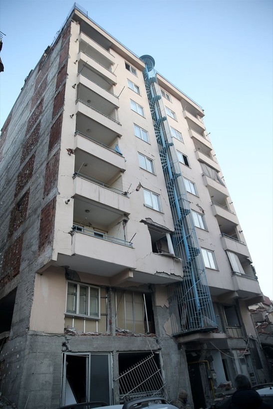 Artçılar devam ediyor! Daha büyük bir deprem olur mu? Uzmanlardan "hasarlı binalara girmeyin" uyarısı! - Resim: 6