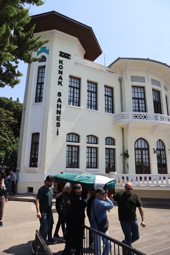 "Kanto kraliçesi" Nurhan Damcıoğlu, İzmir'de son yolculuğuna uğurlandı - Resim: 14