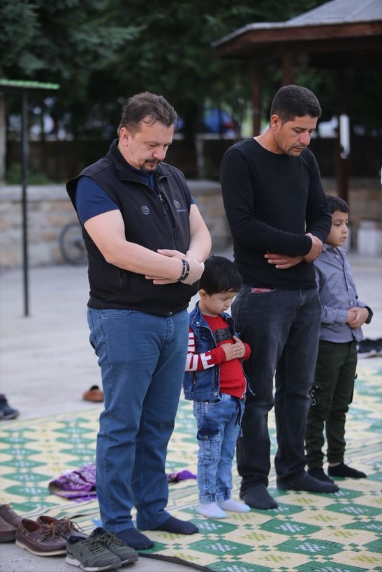 İslam aleminde bayram namazı coşkusu! Camiler doldu taştı - Resim: 119