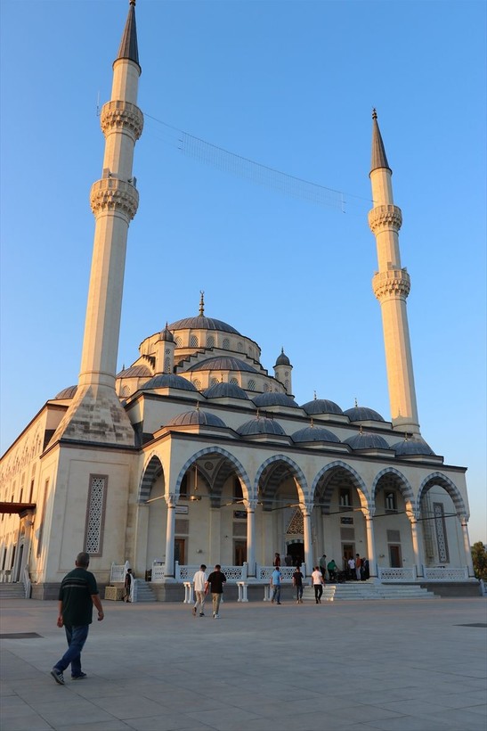 İslam aleminde bayram namazı coşkusu! Camiler doldu taştı - Resim: 33