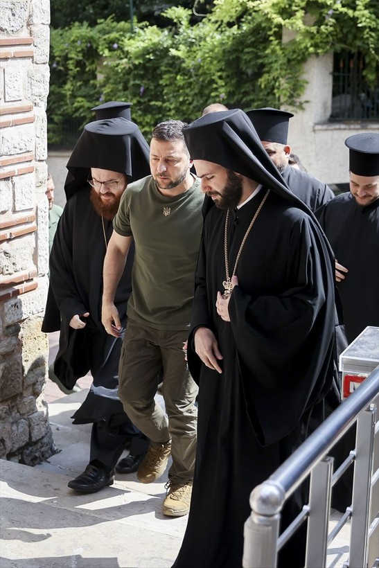 Ukrayna Devlet Başkanı Zelensky Fener Rum Patriği Bartholomeos ile görüştü - Resim: 3