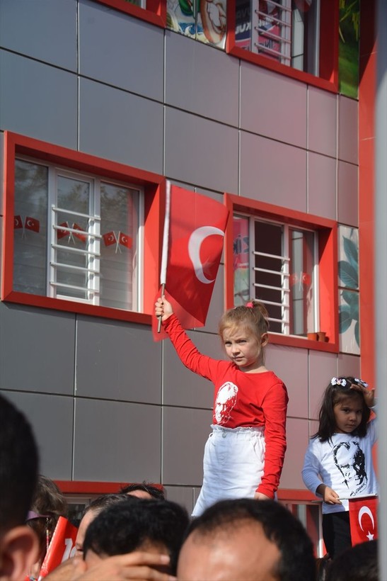 Türkiye iliklerine kadar Cumhuriyet'i kutluyor! Nereye baksan kırmızı-beyaz! 🤍❤️Meydanlarda 7'den 70'e 100. yıl coşkusu - Resim: 474