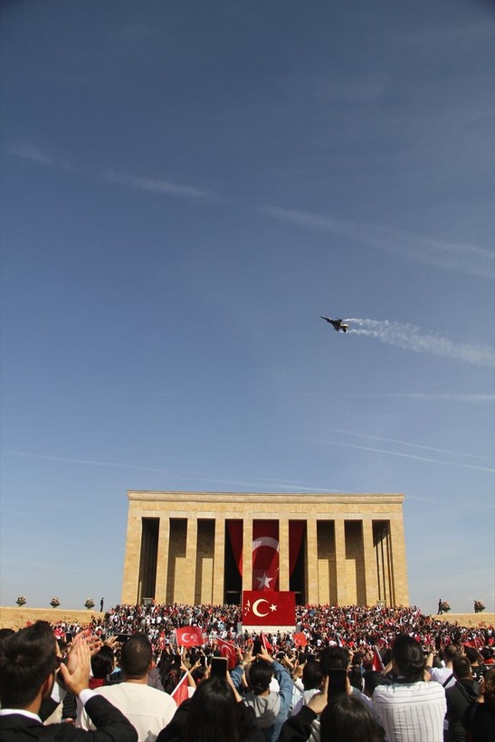 100. Yıl Kutlamaları nedeniyle Anıtkabir'de dün ziyaretçi rekoru kırıldı - Resim: 50