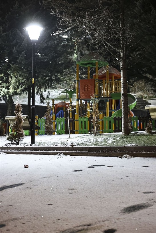 Ankara'da kar yağışı etkili oldu ☃️🌨️❄️ Her yer beyaza büründü - Resim: 7
